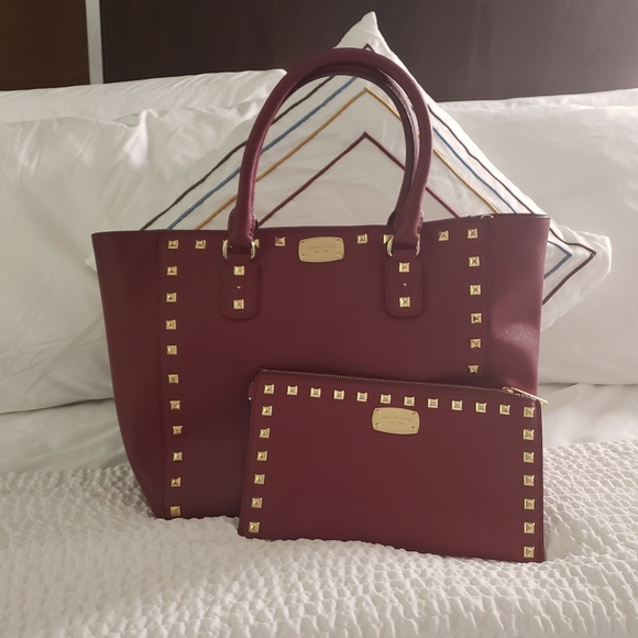 Michael Kors Handbags - 😍MICHAEL KORS red saffiano leather bag/wristlet